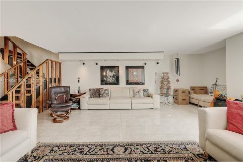 Copropriété à vendre à Hallandale Beach, Floride: 3 chambres, 193.52 m2 № 1394722 - photo 17