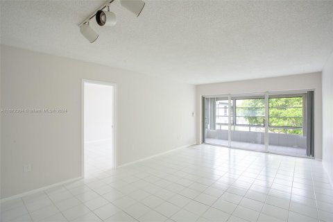 Condominio en venta en Tamarac, Florida, 1 dormitorio, 76.64 m2 № 1394721 - foto 5