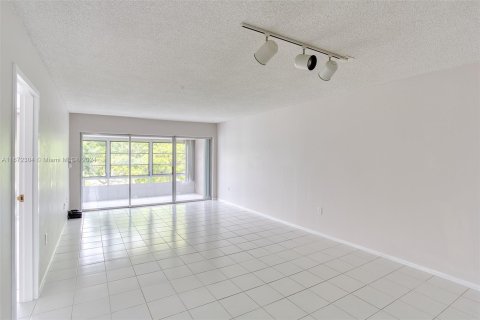 Copropriété à vendre à Tamarac, Floride: 1 chambre, 76.64 m2 № 1394721 - photo 3