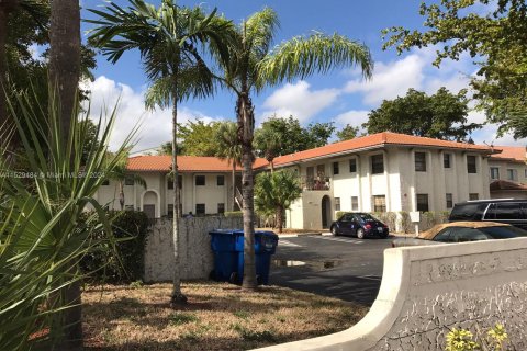 Купить коммерческую недвижимость в Корал-Спрингс, Флорида 104.79м2, № 1000274 - фото 1
