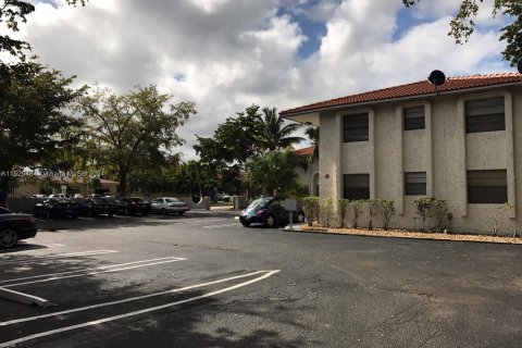 Купить коммерческую недвижимость в Корал-Спрингс, Флорида 104.79м2, № 1000274 - фото 2