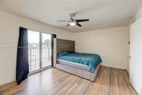 Touwnhouse à vendre à Sunrise, Floride: 3 chambres, 118.54 m2 № 1000275 - photo 15
