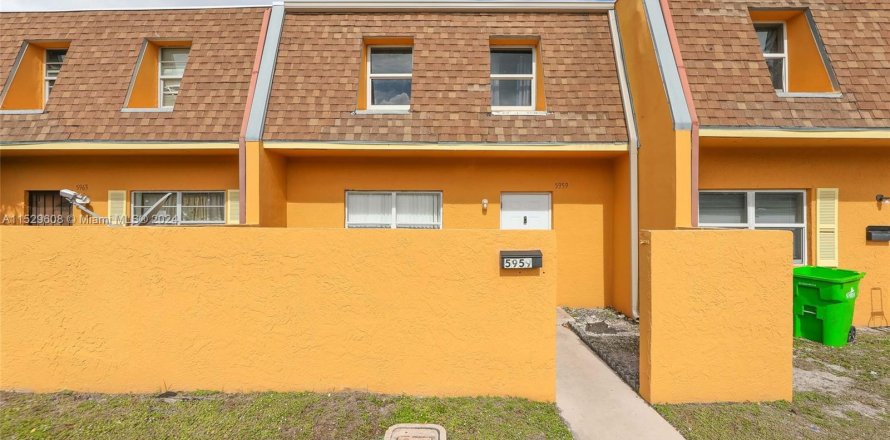 Townhouse in Sunrise, Florida 3 bedrooms, 118.54 sq.m. № 1000275