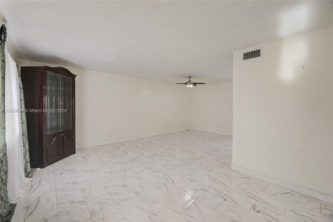 Townhouse in Sunrise, Florida 3 bedrooms, 118.54 sq.m. № 1000275 - photo 2