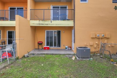 Townhouse in Sunrise, Florida 3 bedrooms, 118.54 sq.m. № 1000275 - photo 29