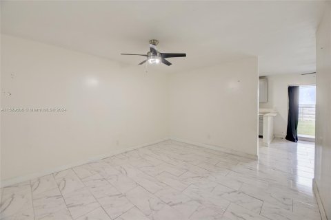 Townhouse in Sunrise, Florida 3 bedrooms, 118.54 sq.m. № 1000275 - photo 4