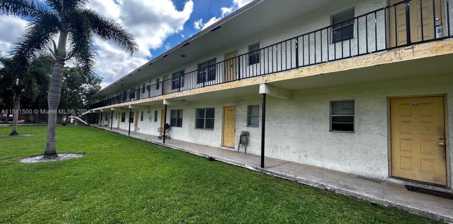 Condo in Lauderhill, Florida, 2 bedrooms  № 1160693