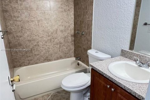 Condominio en venta en Lauderhill, Florida, 2 dormitorios, 81.75 m2 № 1160693 - foto 4