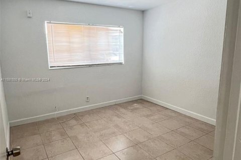 Condo in Lauderhill, Florida, 2 bedrooms  № 1160693 - photo 8