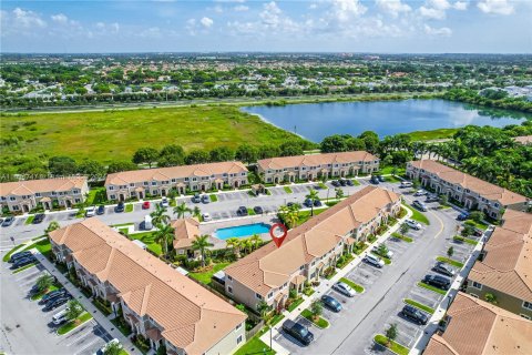 Townhouse in Homestead, Florida 3 bedrooms, 120.96 sq.m. № 1309937 - photo 14