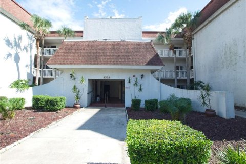 Condo in Orlando, Florida, 2 bedrooms  № 1392680 - photo 1