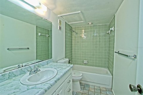 Condo in Orlando, Florida, 2 bedrooms  № 1392680 - photo 21