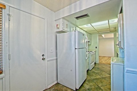 Condo in Orlando, Florida, 2 bedrooms  № 1392680 - photo 16