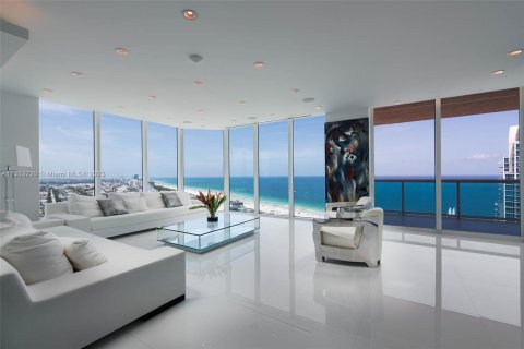 Condo in Miami Beach, Florida, 4 bedrooms  № 277708 - photo 1