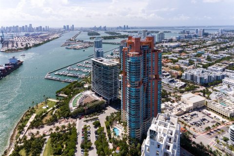 Condo in Miami Beach, Florida, 4 bedrooms  № 277708 - photo 11