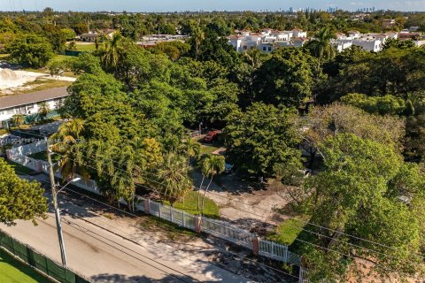 Villa ou maison à vendre à Opa-locka, Floride: 8 chambres, 138.89 m2 № 929167 - photo 9