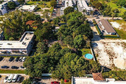 Villa ou maison à vendre à Opa-locka, Floride: 8 chambres, 138.89 m2 № 929167 - photo 16
