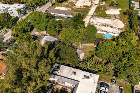 Villa ou maison à vendre à Opa-locka, Floride: 8 chambres, 138.89 m2 № 929167 - photo 14