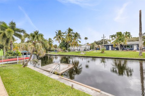 House in Fort Lauderdale, Florida 3 bedrooms, 138.15 sq.m. № 1011950 - photo 2