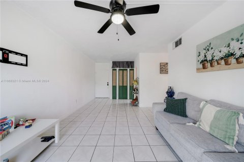 Copropriété à vendre à Miami, Floride: 2 chambres, 81.94 m2 № 1389529 - photo 5