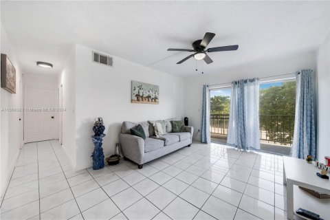 Condo in Miami, Florida, 2 bedrooms  № 1389529 - photo 4