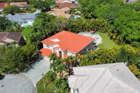 House in Coral Springs, Florida 6 bedrooms, 382.48 sq.m. № 1078576 - photo 8