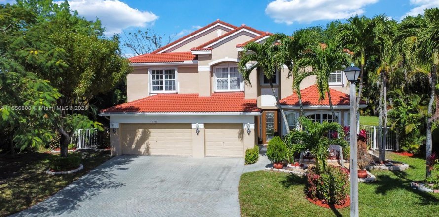 House in Coral Springs, Florida 6 bedrooms, 382.48 sq.m. № 1078576