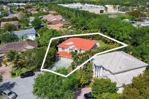 House in Coral Springs, Florida 6 bedrooms, 382.48 sq.m. № 1078576 - photo 5