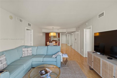 Condominio en venta en Hallandale Beach, Florida, 3 dormitorios, 145.95 m2 № 1189040 - foto 3