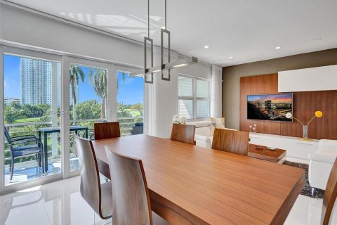 Condominio en venta en Hallandale Beach, Florida, 2 dormitorios, 106.84 m2 № 1016040 - foto 10