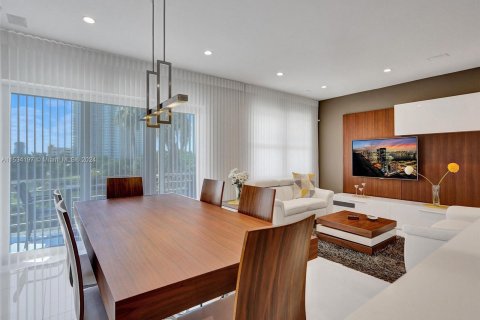 Condominio en venta en Hallandale Beach, Florida, 2 dormitorios, 106.84 m2 № 1016040 - foto 12