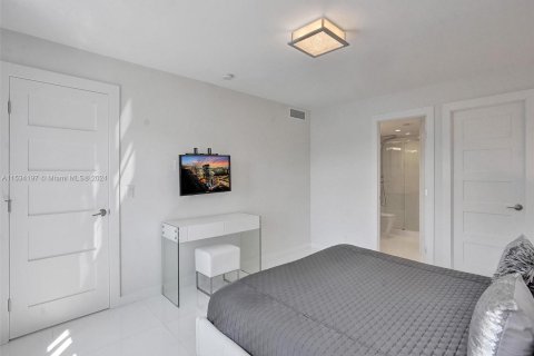 Condominio en venta en Hallandale Beach, Florida, 2 dormitorios, 106.84 m2 № 1016040 - foto 18
