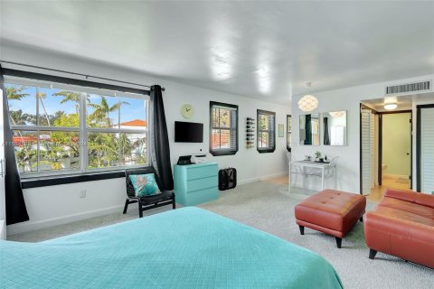 Condominio en venta en Miami Beach, Florida, 39.95 m2 № 1016042 - foto 1