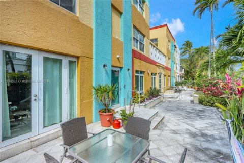 Condominio en venta en Miami Beach, Florida, 39.95 m2 № 1016042 - foto 4
