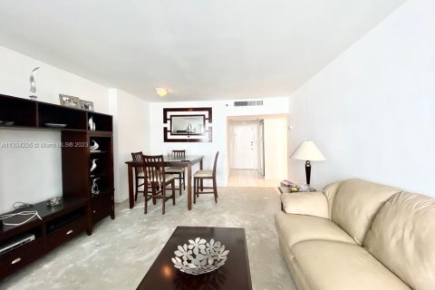 Condo in Miami Beach, Florida, 1 bedroom  № 279210 - photo 7