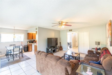 Condo in Orlando, Florida, 2 bedrooms  № 1393714 - photo 10