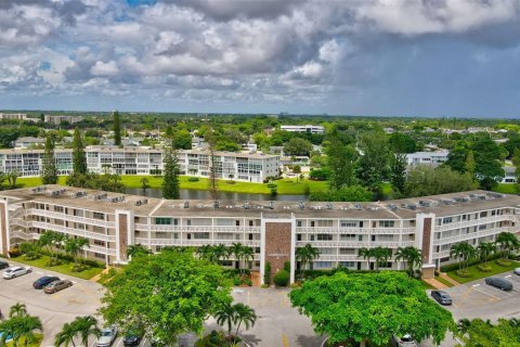 Condo in Deerfield Beach, Florida, 1 bedroom  № 1360622 - photo 1