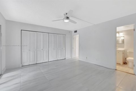 Condo in Deerfield Beach, Florida, 1 bedroom  № 1360622 - photo 17