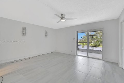 Condo in Deerfield Beach, Florida, 1 bedroom  № 1360622 - photo 15