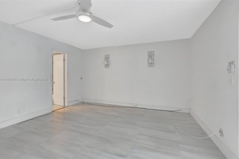 Condo in Deerfield Beach, Florida, 1 bedroom  № 1360622 - photo 16