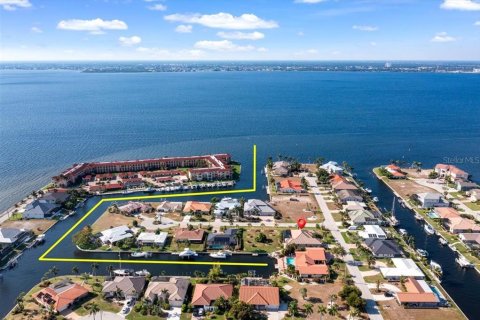 Villa ou maison à vendre à Punta Gorda, Floride: 3 chambres, 239.87 m2 № 1302309 - photo 7