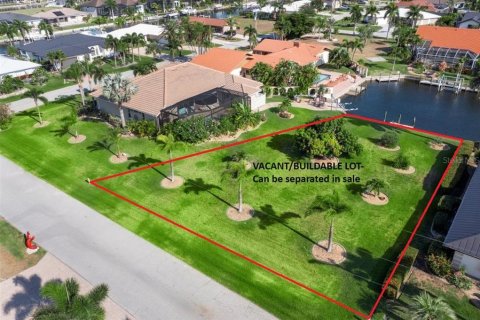 Villa ou maison à vendre à Punta Gorda, Floride: 3 chambres, 239.87 m2 № 1302309 - photo 12