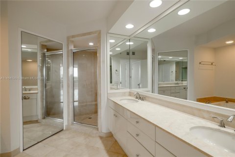 Condominio en venta en Key Biscayne, Florida, 3 dormitorios, 241.73 m2 № 735904 - foto 12