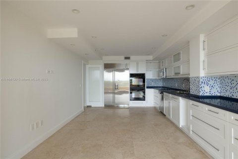 Condominio en venta en Key Biscayne, Florida, 3 dormitorios, 241.73 m2 № 735904 - foto 2
