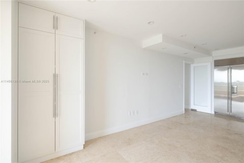 Condominio en venta en Key Biscayne, Florida, 3 dormitorios, 241.73 m2 № 735904 - foto 1