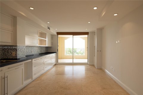 Condominio en venta en Key Biscayne, Florida, 3 dormitorios, 241.73 m2 № 735904 - foto 3