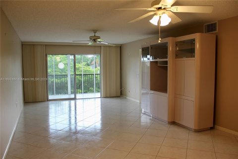 Condominio en venta en Pembroke Pines, Florida, 1 dormitorio, 87.33 m2 № 1293465 - foto 3