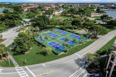 Condominio en venta en Pembroke Pines, Florida, 1 dormitorio, 87.33 m2 № 1293465 - foto 15