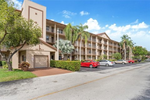 Condominio en venta en Pembroke Pines, Florida, 1 dormitorio, 87.33 m2 № 1293465 - foto 1