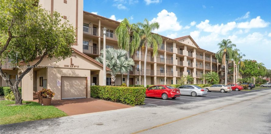 Condominio en Pembroke Pines, Florida, 1 dormitorio  № 1293465